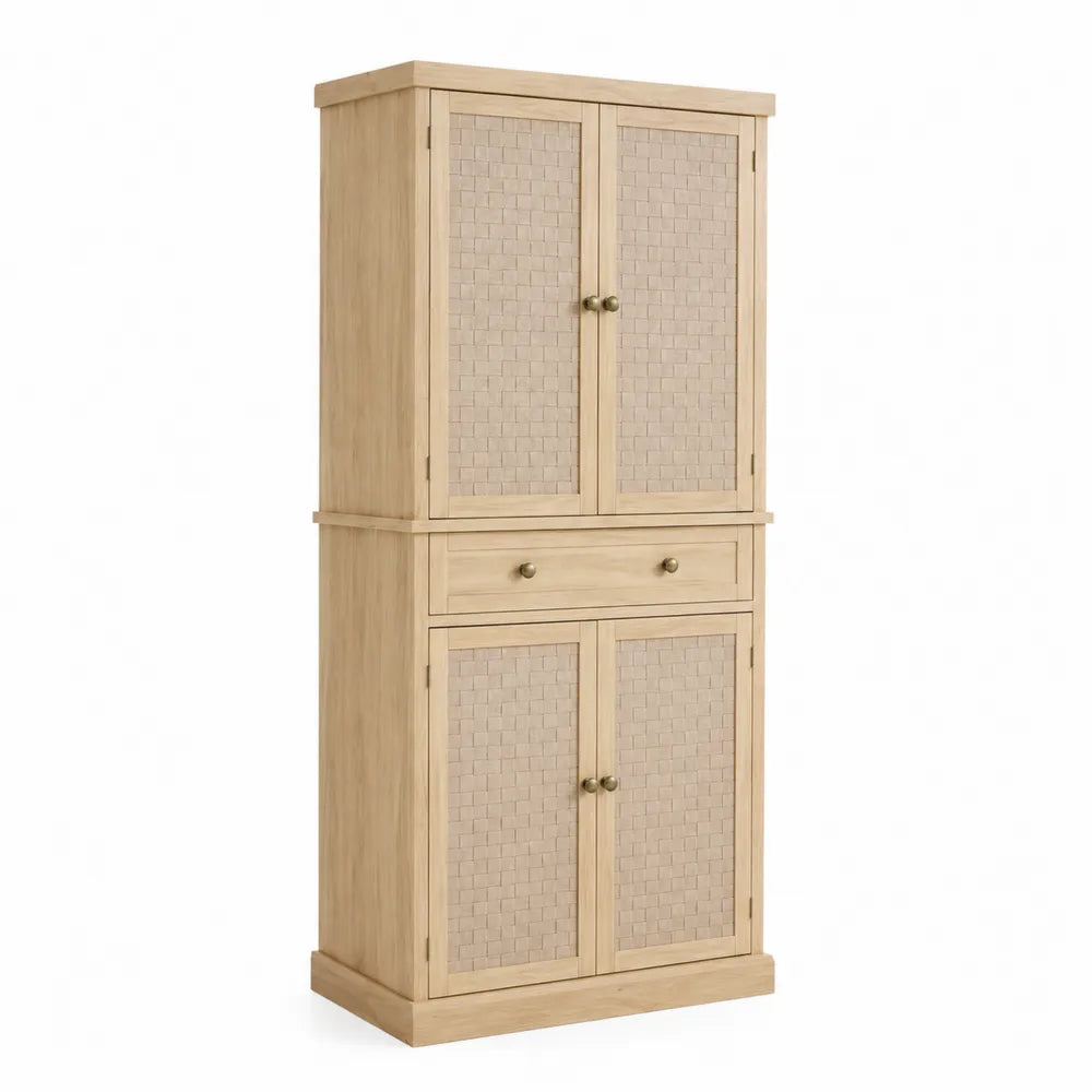 Armoire de cuisine en bois clair avec panneaux tissés