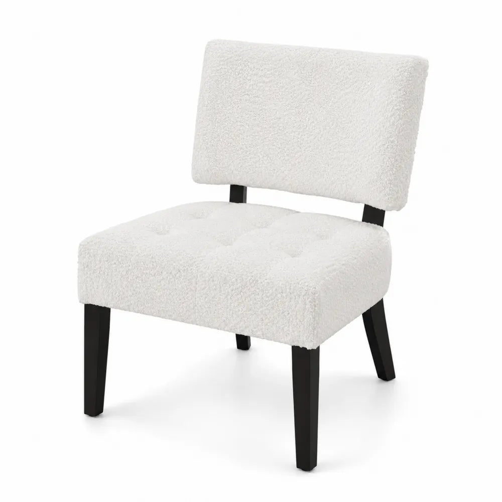 Chaise en tissu blanc crème avec pieds en bois