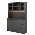 Buffet de cuisine en bois gris avec éclairage et étagères